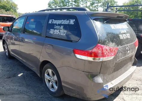 2011 Toyota Sienna Le V6 z USA, uszkodzony, nr VIN 5TDKK3DC3BS017335